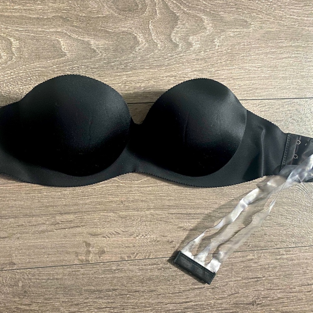 Strapless Bra comes free with a purchase from my closet 💝💝🌙💁‍♀️